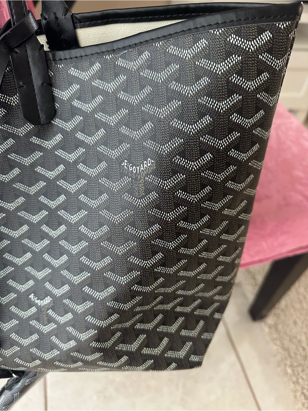 Classic Black Patterned Tote Bag - Stylish Everyday Carry - Picture 3 of 13